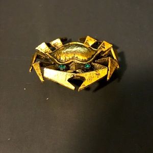 Crab brooche